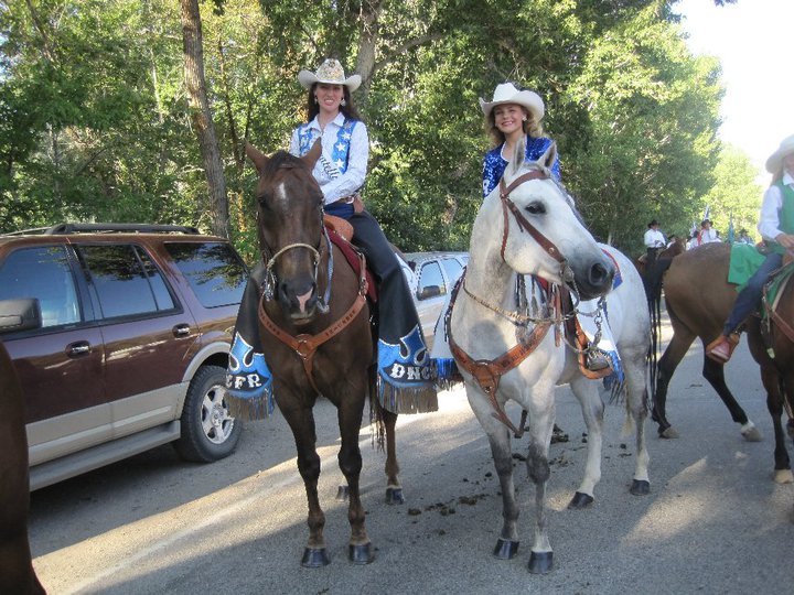 Dodge National Circuit Finals Rodeo Sr. Queen 2010 Horse and Hitch